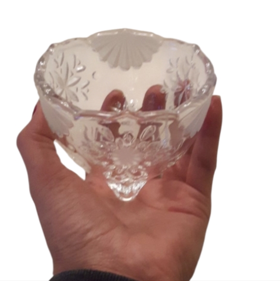 Small round clear glass serving candy dish - Picture 1 of 8